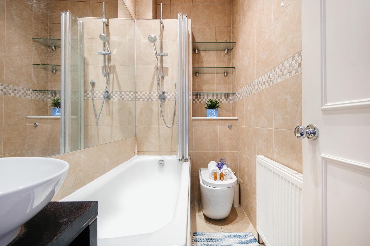 Bright Gratton Road Apartment Londra Esterno foto