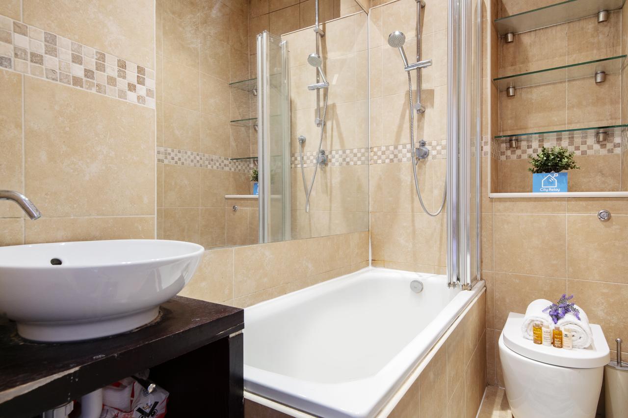 Bright Gratton Road Apartment Londra Esterno foto